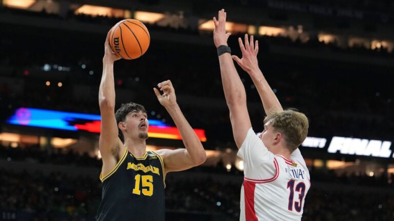 Men's Final Four live tracker: Updates on Arizona-Michigan, how UConn beat Illinois