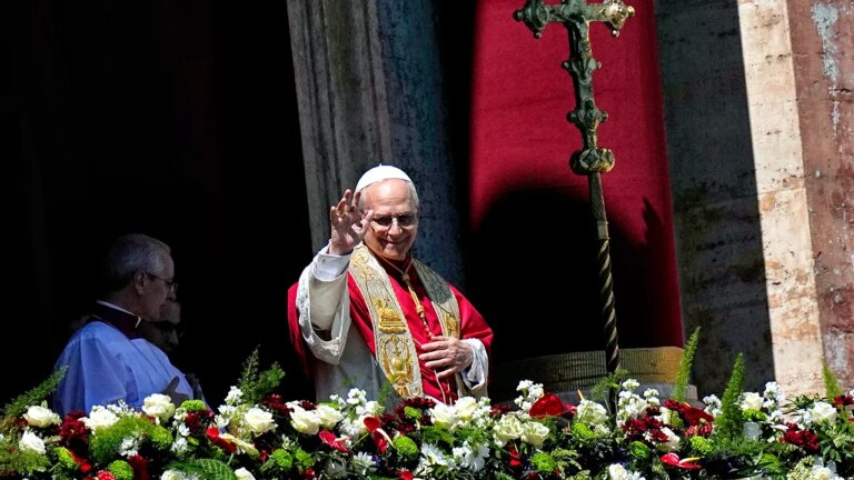Pope Leo XIV delivers first Easter blessing with call for world peace Pope Leo XIV delivers first Easter blessing with call for world peace