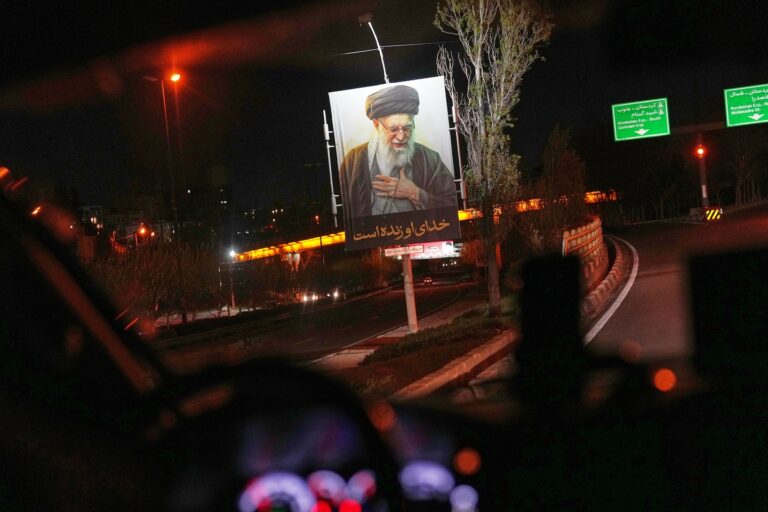 Trump to detail risky rescue mission as Iran rebuffs U.S. war demands Trump to detail risky rescue mission as Iran rebuffs U.S. war demands