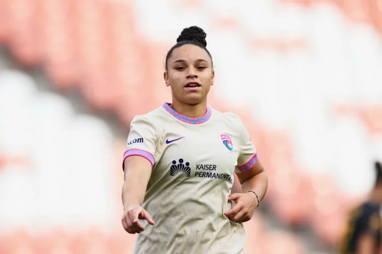 Dudinha leads Wave to 2-1 win over rival Angel City